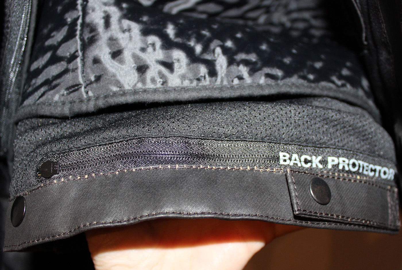 Focus sur les protections de la veste IXS Classic Vintage Lady