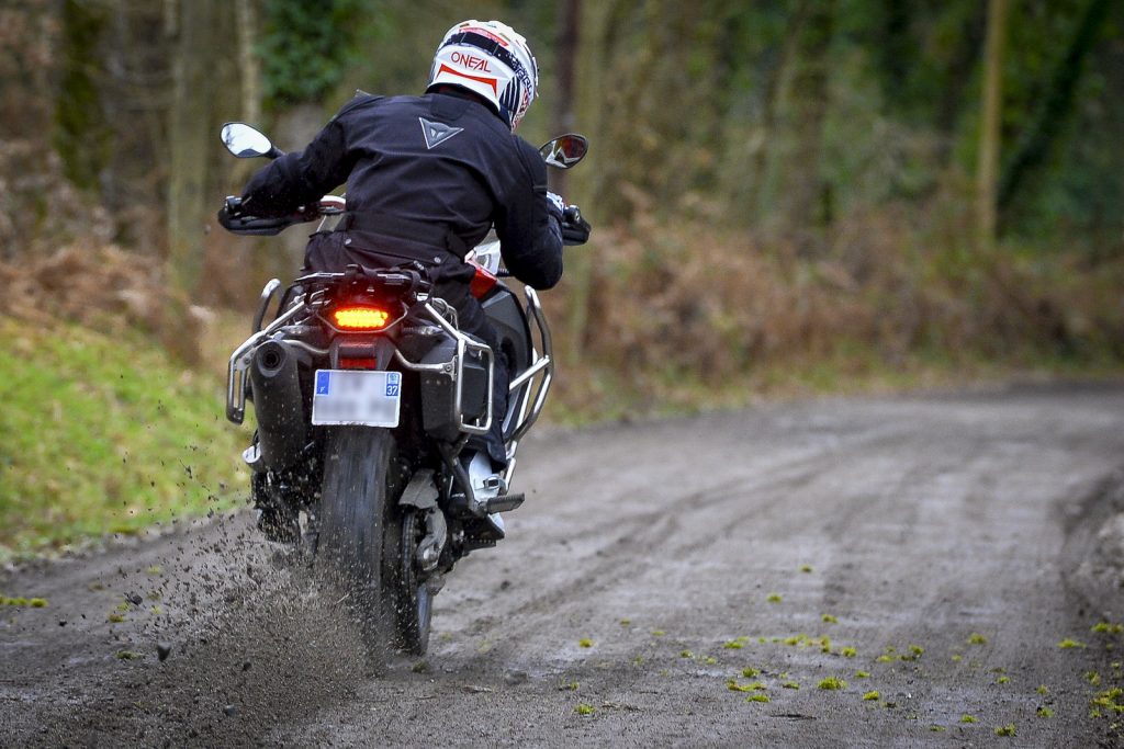 ILLUSTRATION MOTOBLOUZ – CASQUE ONEAL