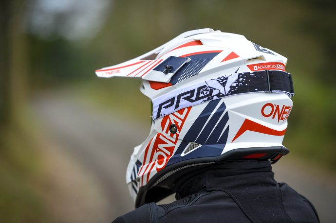 Côté design, une agressivité plutôt sympa pour le casque cross O'Neal 2 Series