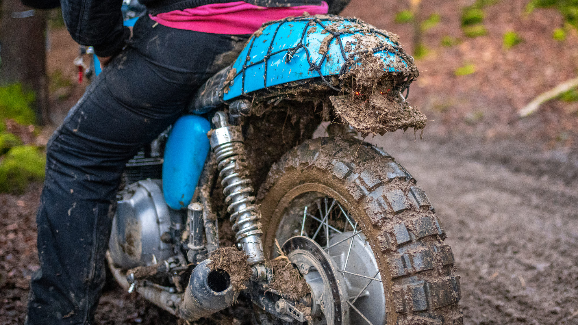 Moto maculée de boue