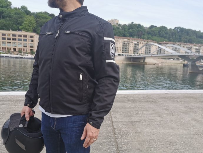 essai du blouson textile Helstons BENJI, un blouson sobre 