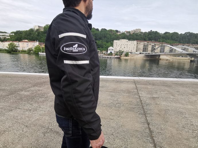 Autre écusson sur le blouson textile Helstons Benji