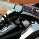 Les accessoires indispensables pour entretenir une batterie moto