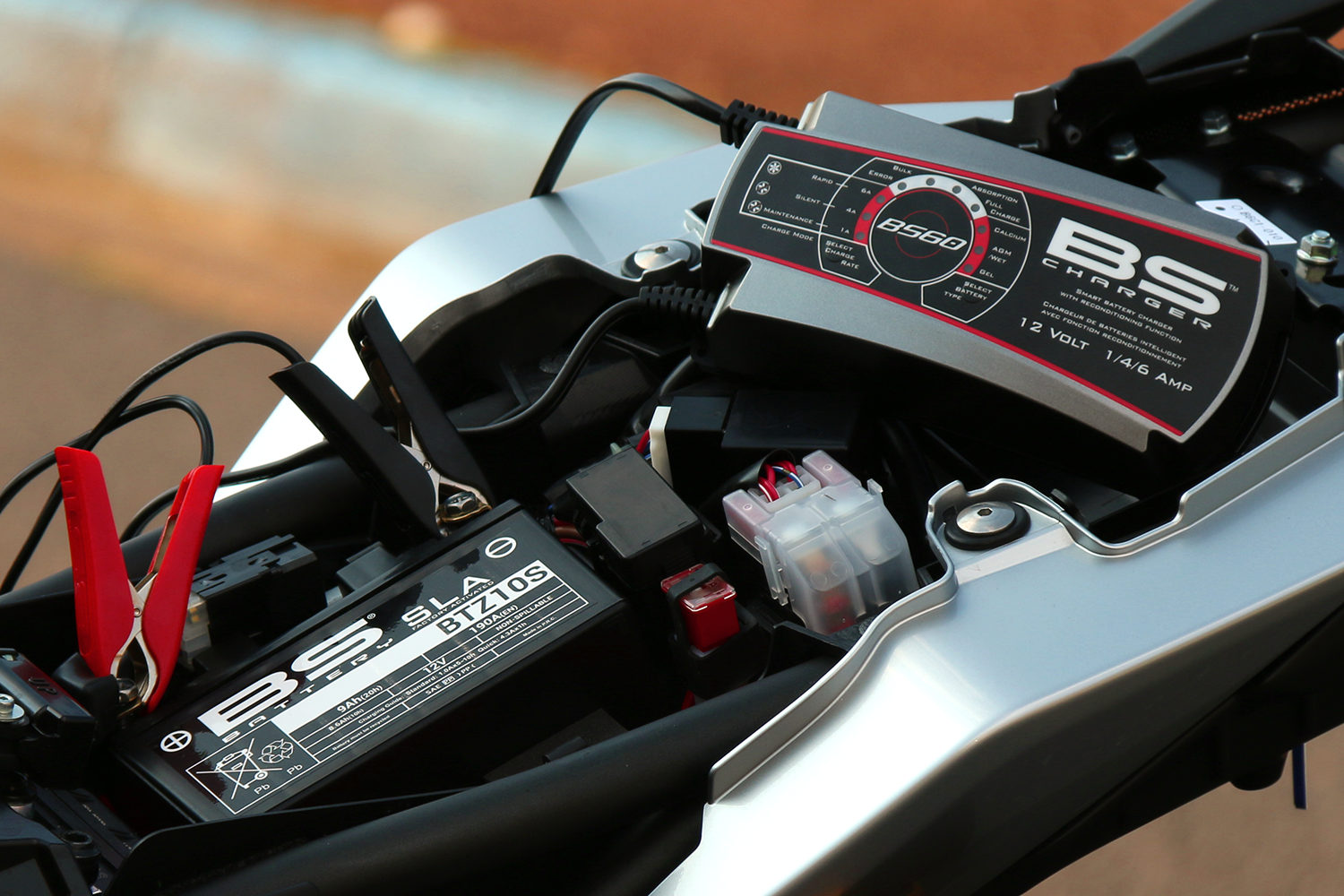 Batterie moto : Quel chargeur pour vaincre le froid et l'hiver ? - Moto -Station