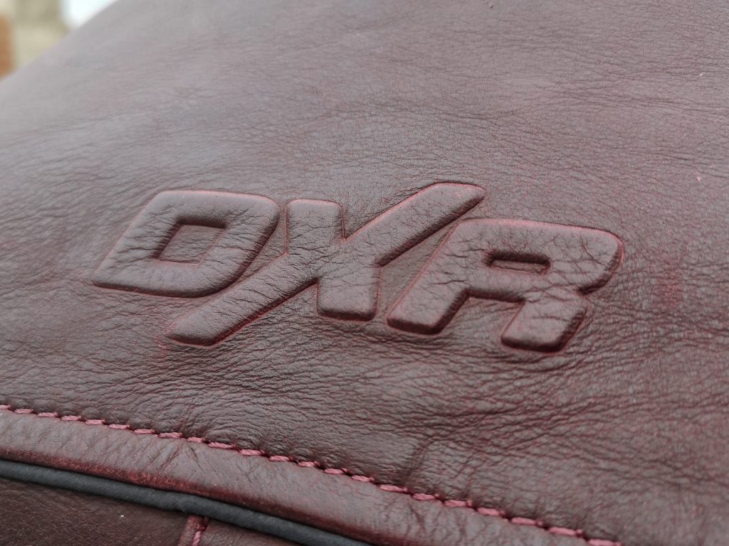 DXR Dagor – logo embossé