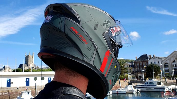 spoiler à l'arrière du casque Dexter Proton AS-01