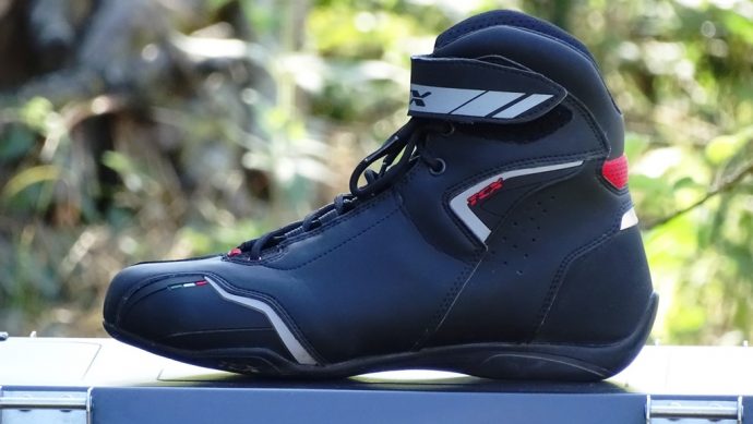 gros plan sur les baskets TCX Boots Blaze