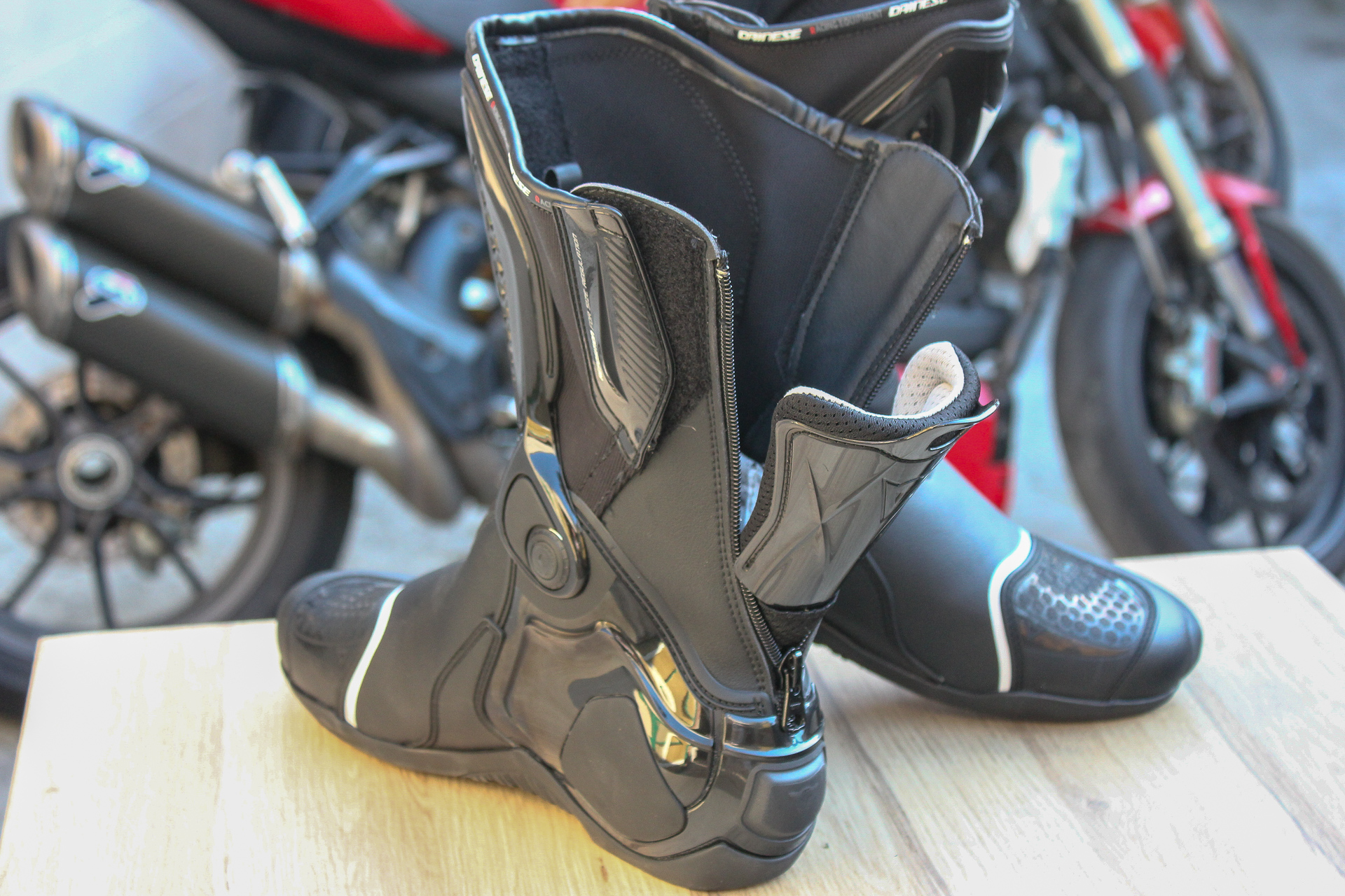 Dainese TR Course Out enfillage facile EnjoyTheRide