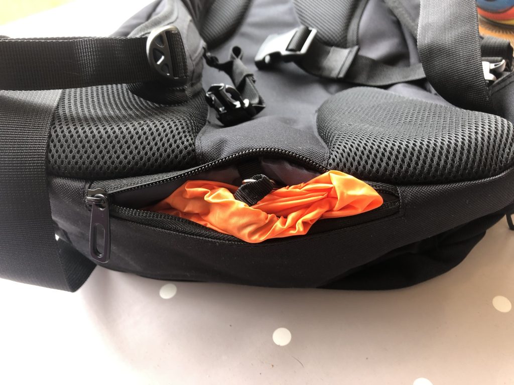 DXR Joe – Le rangement de la protection de pluie