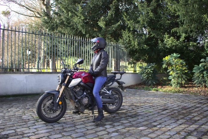 Veste DXR Kanelle portée sur moto 