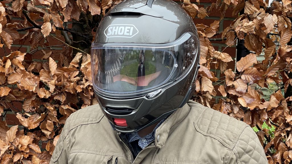 Le style classe et sobre du casque modulable Shoei NeoTec 2