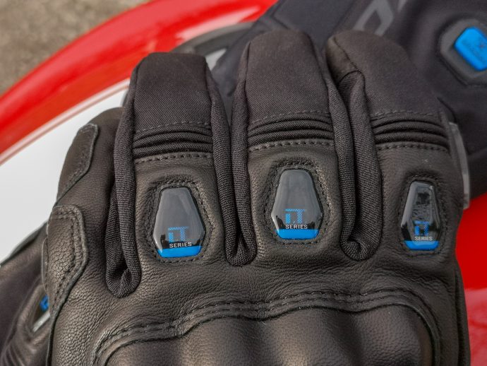 focus sur le design des gants chauffants Ixon IT Aso Evo