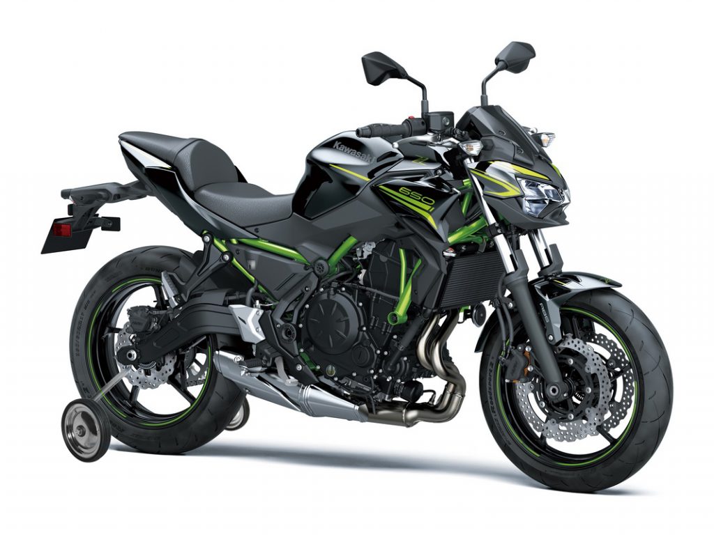 Kawasaki Z650 avec roues stabilisatrices