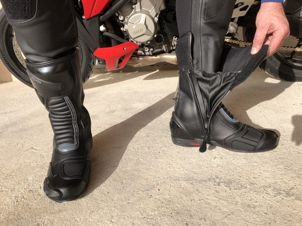 Bottes DXR Code Evo – La large ouverture et le soufflet étanche