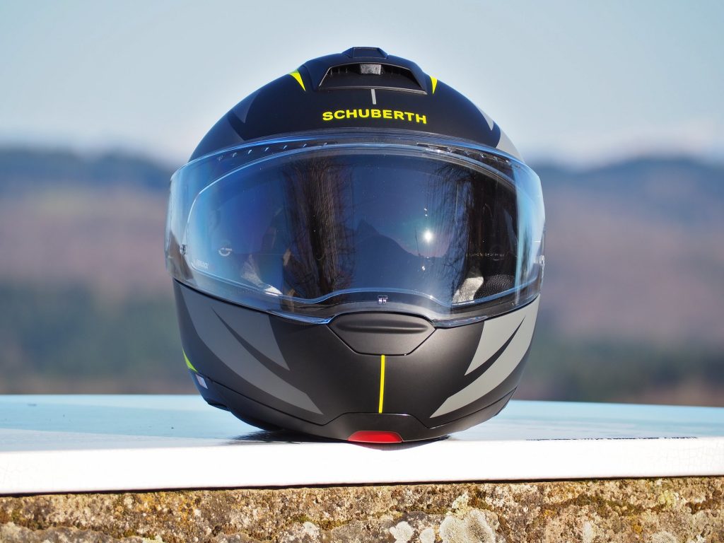 ÉQUIPEMENT - Schuberth, casque intégral, C4 Pro Carbon avec le bluetooth -  Mototribu