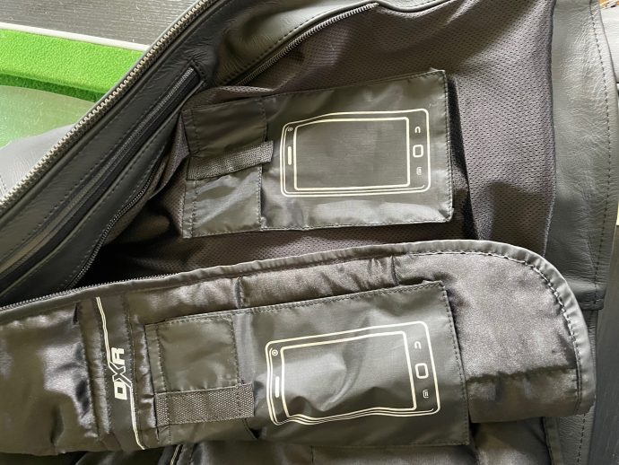 poches sur la veste DXR A40