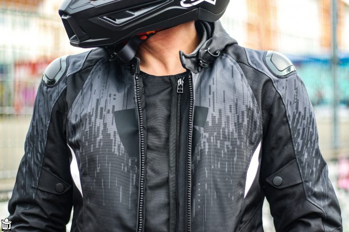 Zip ouvert sur le blouson Rev'it Quantum 2 H2O