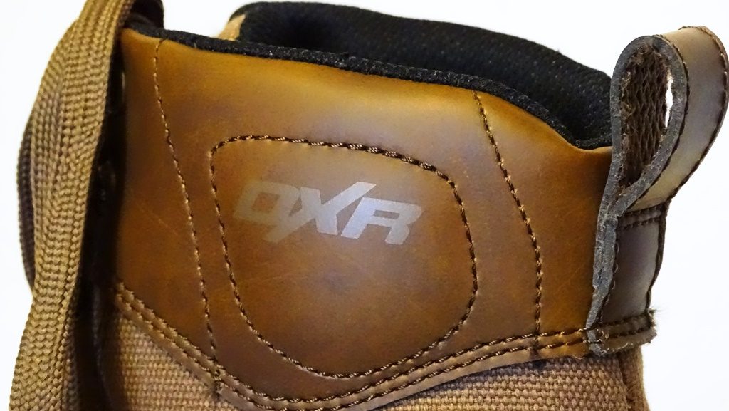 On apprécie les empiècements en cuir, notamment la boucle permetant de chausser les DXR Concave