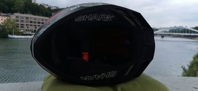 commande de LED sur le casque intégral Shark 