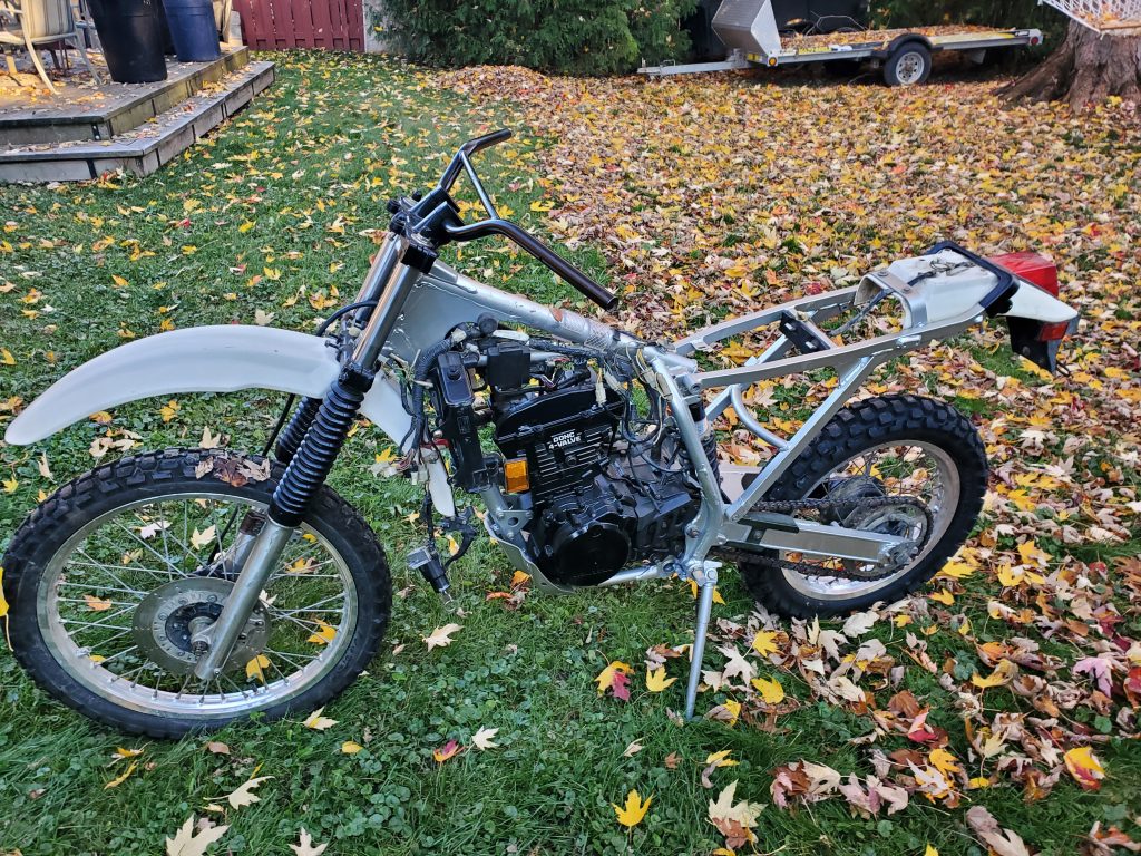 Kawasaki KLT 250 avant le trophée Roses des sables