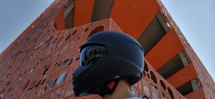 casco Dexter Vulcan en la cabeza 