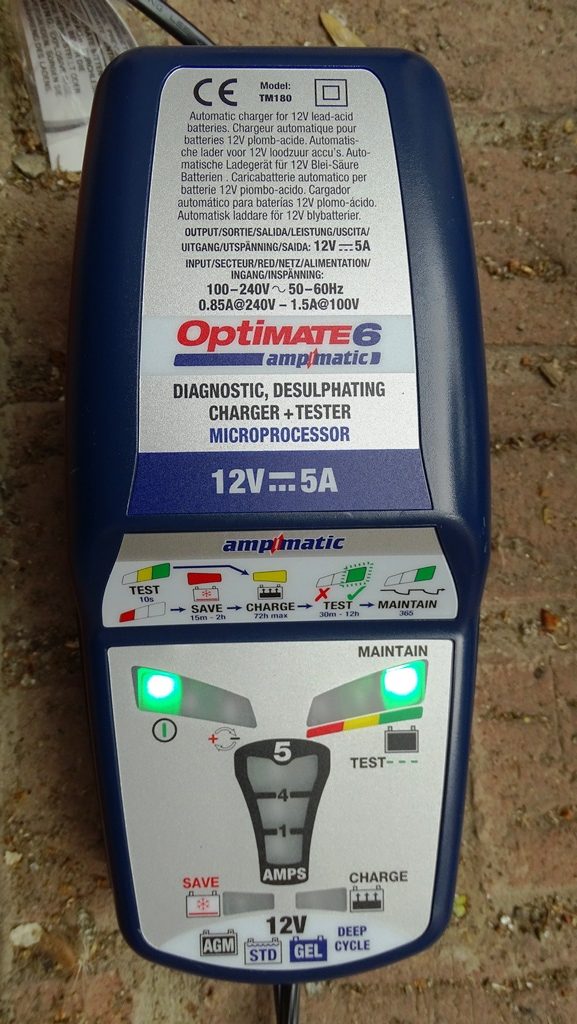 Une fois la batterie entièrement chargée, l&rsquo;Optimate 6 va se charger de maintenir la charge