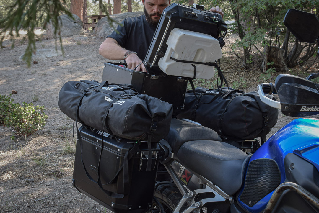 gros chargement des valises Givi Trekker Outback