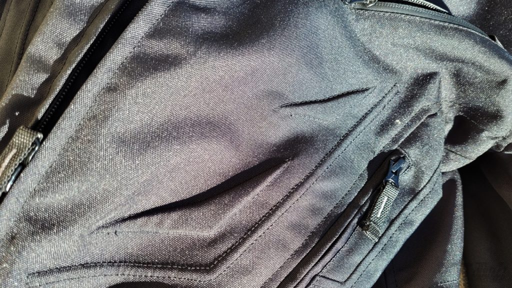 Robustesse et légèreté sont deux des qualités affichées par le polyester 600D.