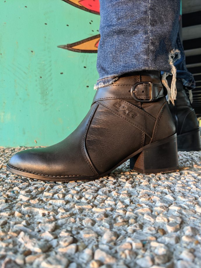 véritable look citadin pour les demi-bottes DXR Agate