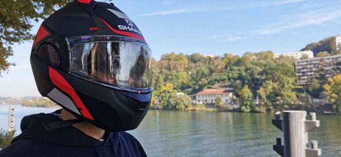 visière baissée et mode intégral, le casque shark evo-gt