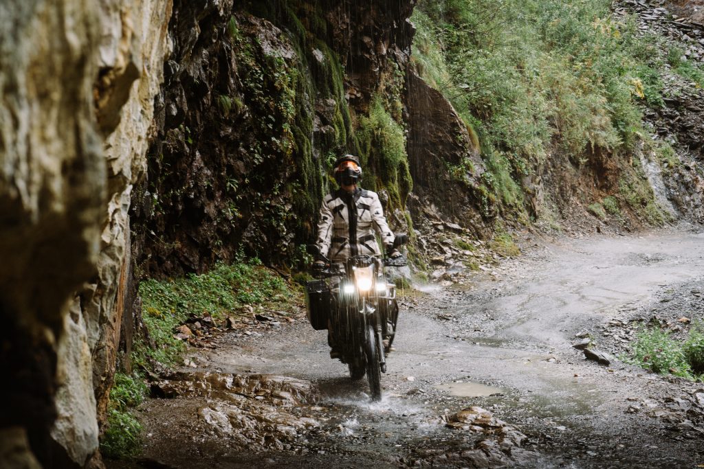 viajar a Georgia en moto y coger pistas de montaña