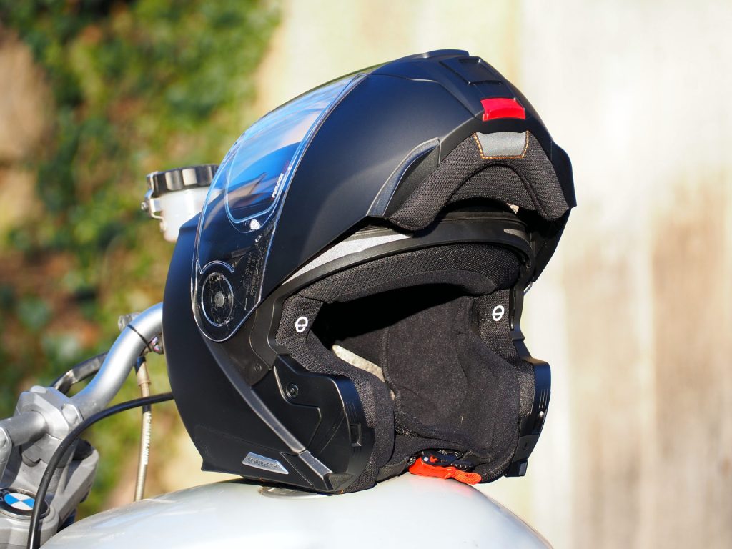 Casque Schuberth C5 répondant à la norme ECE 22.06