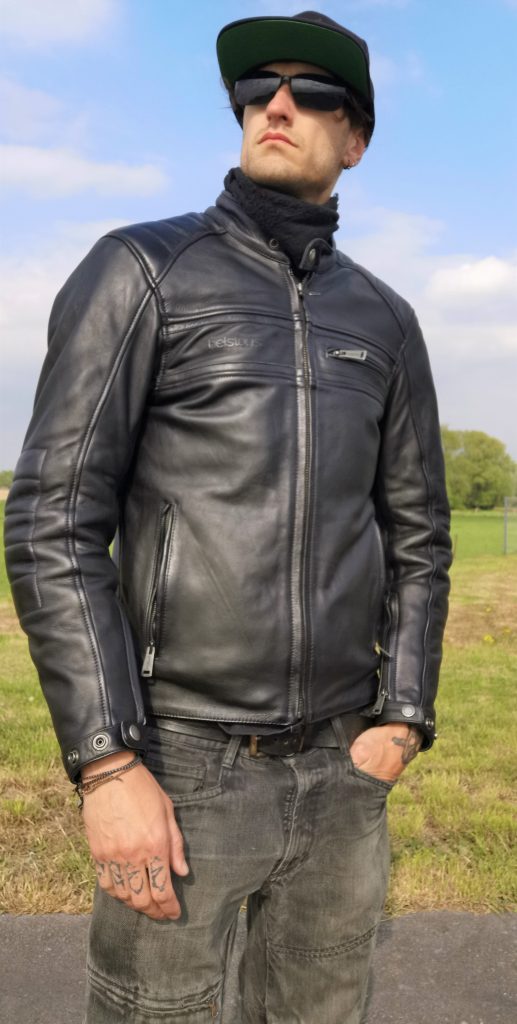 La coupe du blouson Helstons Master K Rag est très fittée