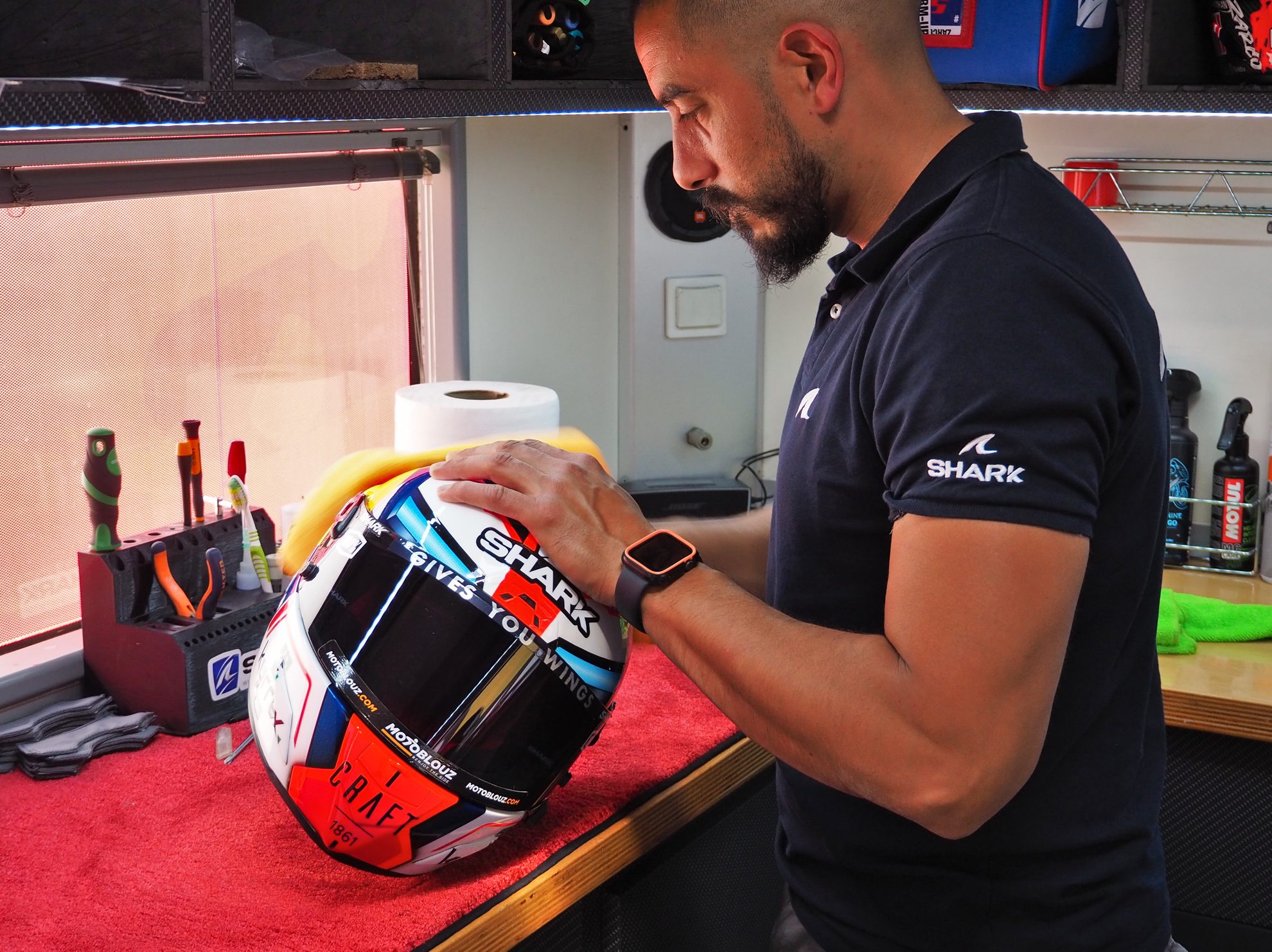 Préparation casques Shark motoGP