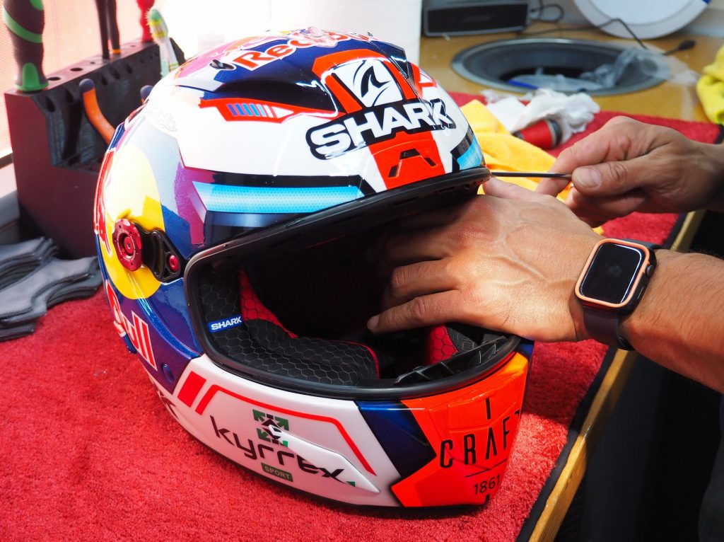 verification_serrage_casque_shark_jorge_martin