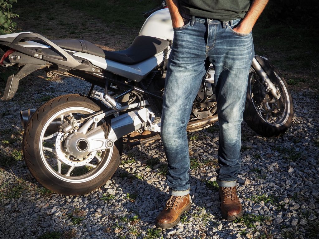 Jean moto pour motard grand et mince