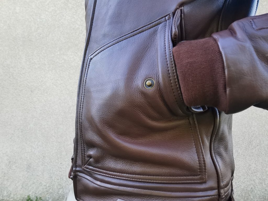On apprécie les poignets élastiques du DXR Albatros
