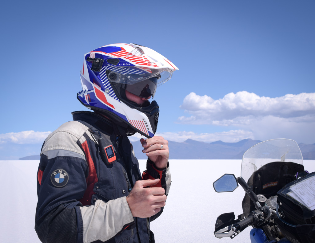 essai du casque Airoh commander dans le salar d'Uyuni