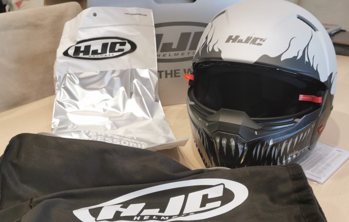 contenido de la caja del casco jet HJC i20