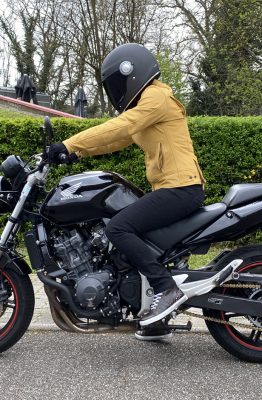 Essai du blouson cuir Furygan Elena dispo chez Motoblouz !