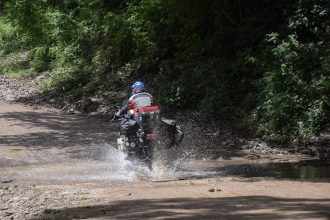 river crossing en moto