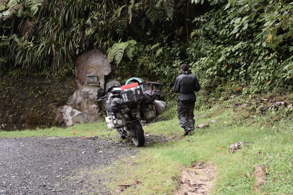 combinaison de pluie, le bon équipement de voyage à moto