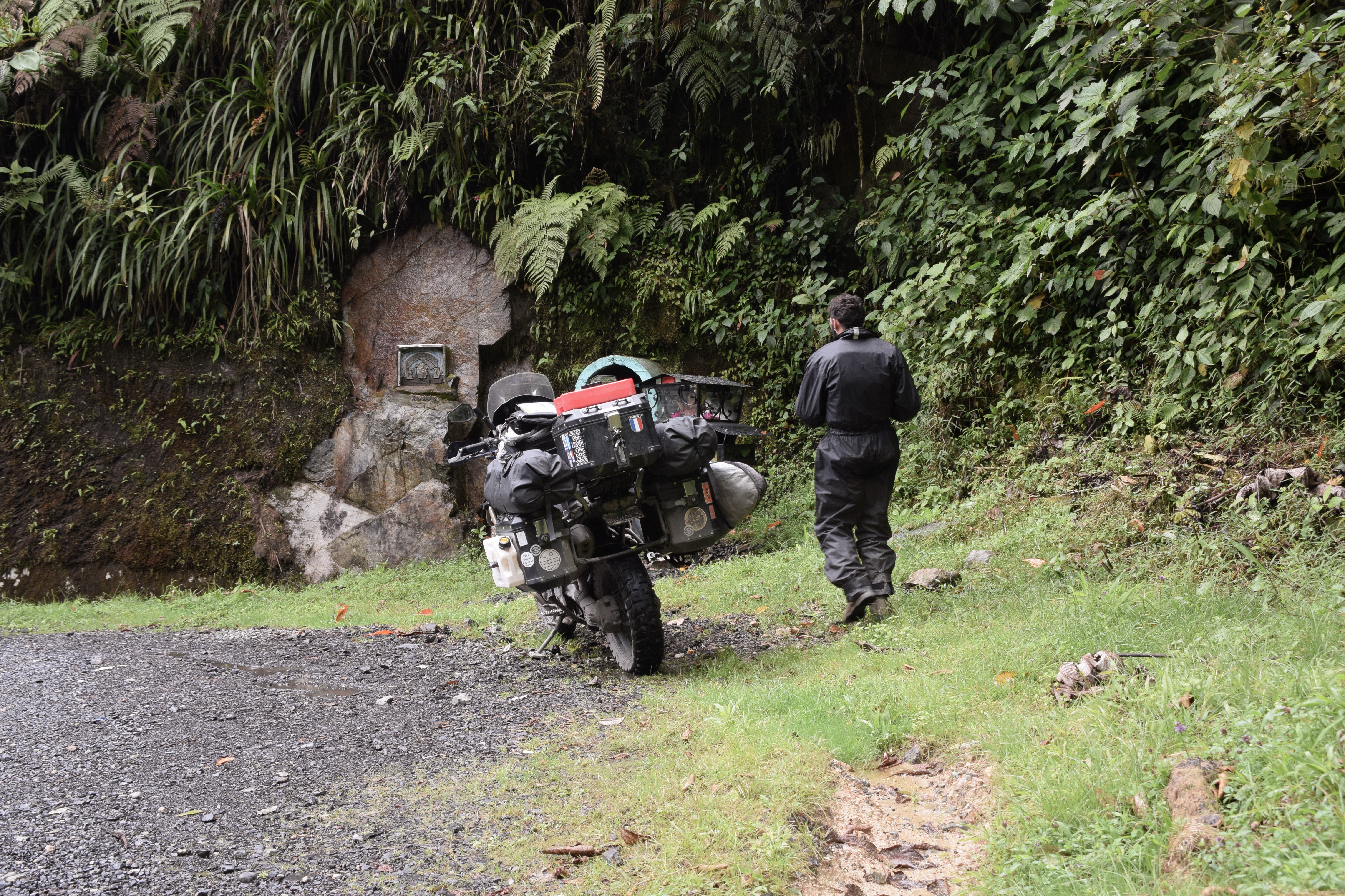 combinaison de pluie, le bon équipement de voyage à moto