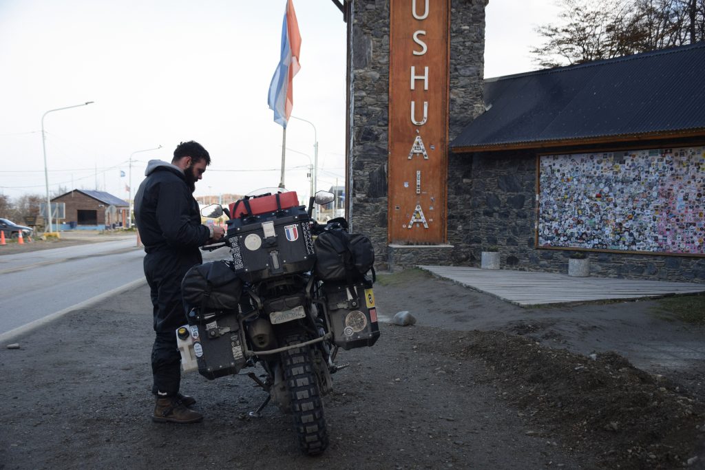 jusqu'à ushuaia a moto bien équipé