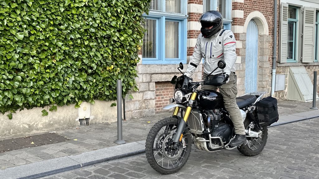 mobilité dans toutes les positions avec la veste Rev'it Vertical