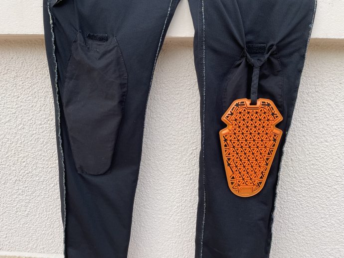 protections aux genoux sur le jean Furygan K11 x Kevlar