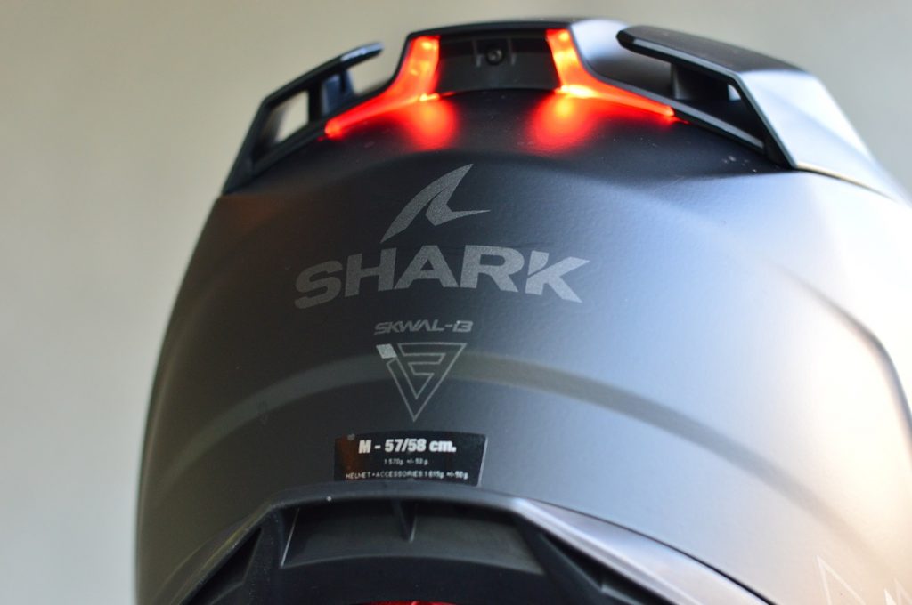 luz de freno trasera del casco shark