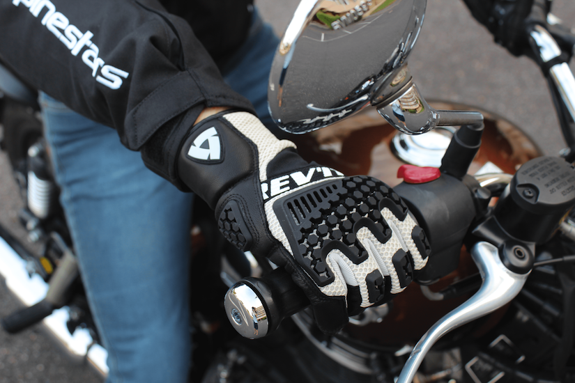 focus sur les gants Rev'it Kalahari