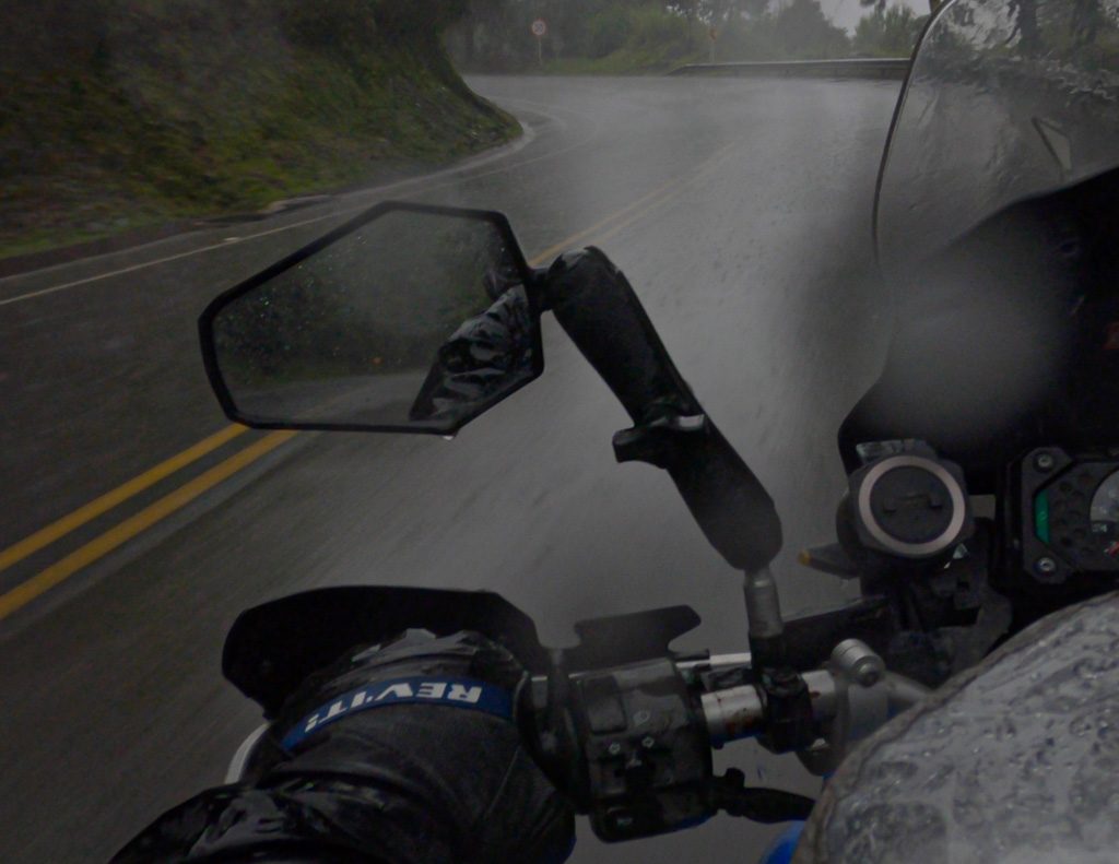moto sous la pluie