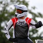 Casque Fox V1 Solid, testé et approuvé par Emeric, client et ambassadeur Motoblouz